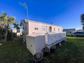 Great 8 Berth Caravan For Hire At Seawick Holiday Park In Essex Ref 27227Sw